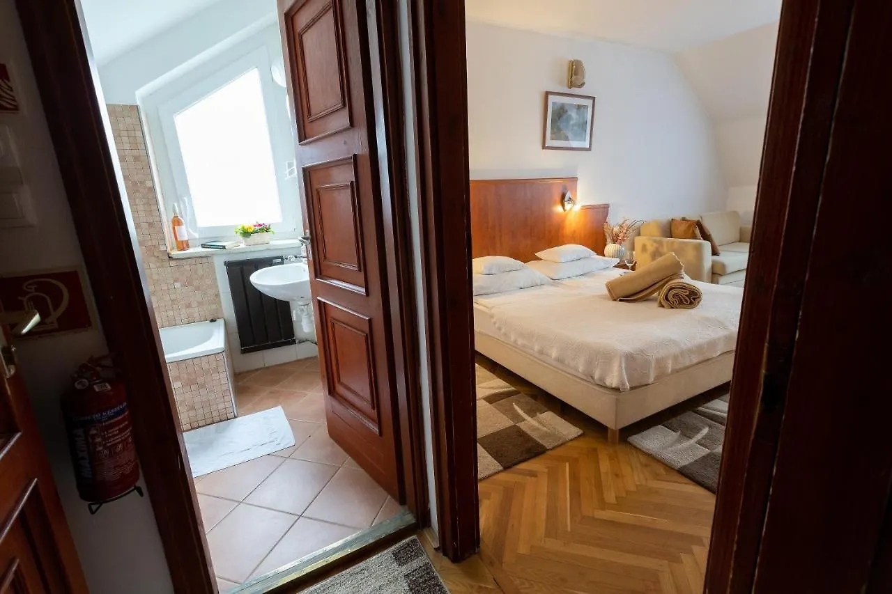 בודפשט Helios Hotel Apartments 3*,  הונגריה