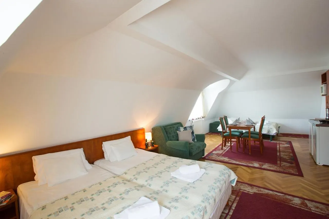 ***  בודפשט Helios Hotel Apartments הונגריה