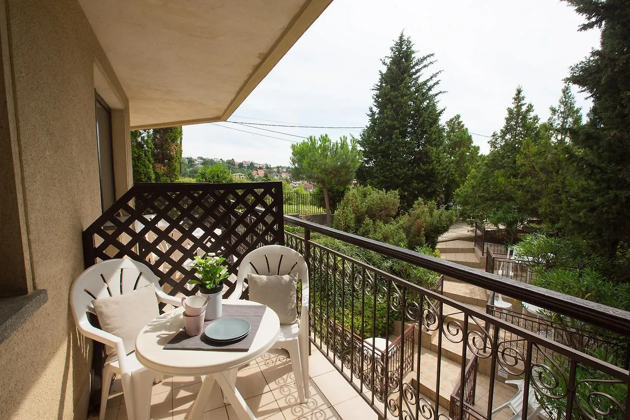 ***  בודפשט Helios Hotel Apartments הונגריה