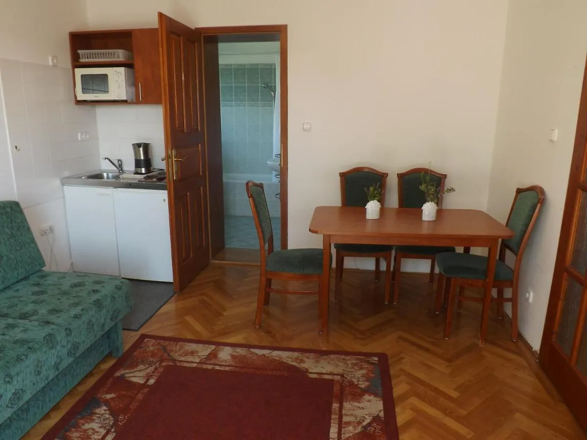 Helios Hotel Apartments Budapest 3*,