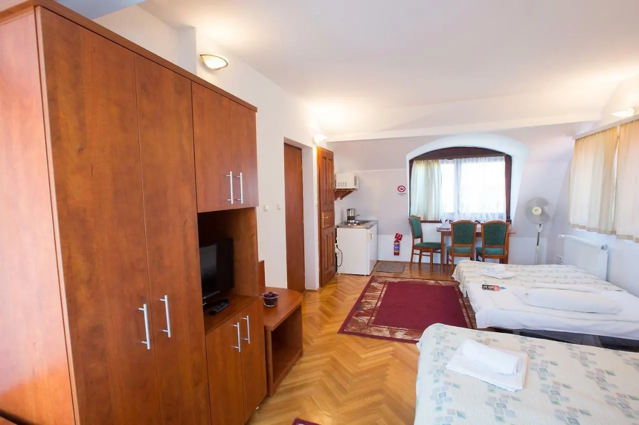 Helios Hotel Apartments Budapest 3*,
